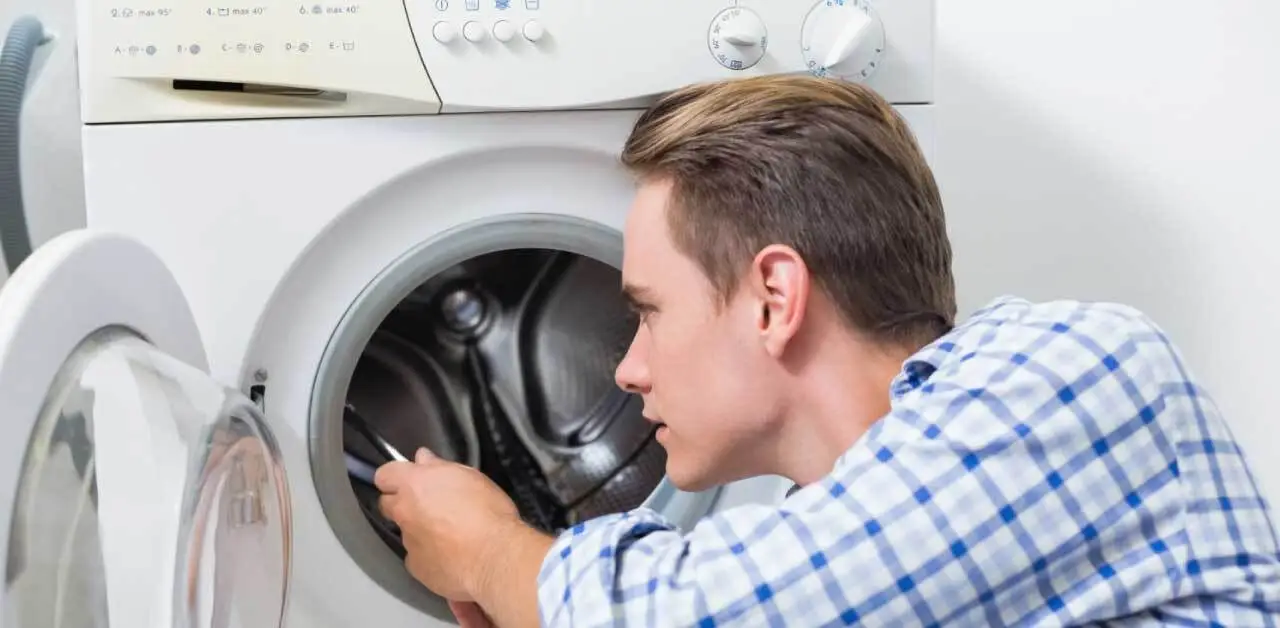 our expert is repairing a washing machine